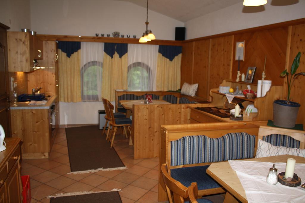 Schwarzenbacher Lungotz Room photo